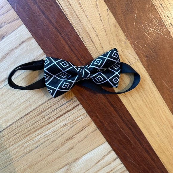 Bow tie - Picture 1 of 1